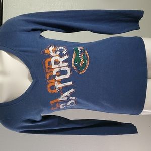 GATORS 5th & Ocean Blue V-Neck Tee w/Distressed Florida Gators & Logo-EUC-Sz L